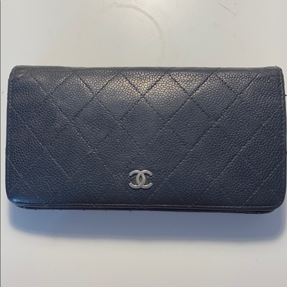 Chanel yen wallet! Black caviar leather!
